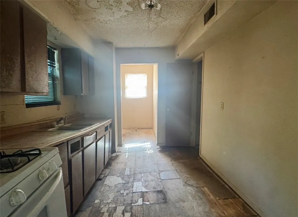 432 W Avenue D Robstown, TX 78380