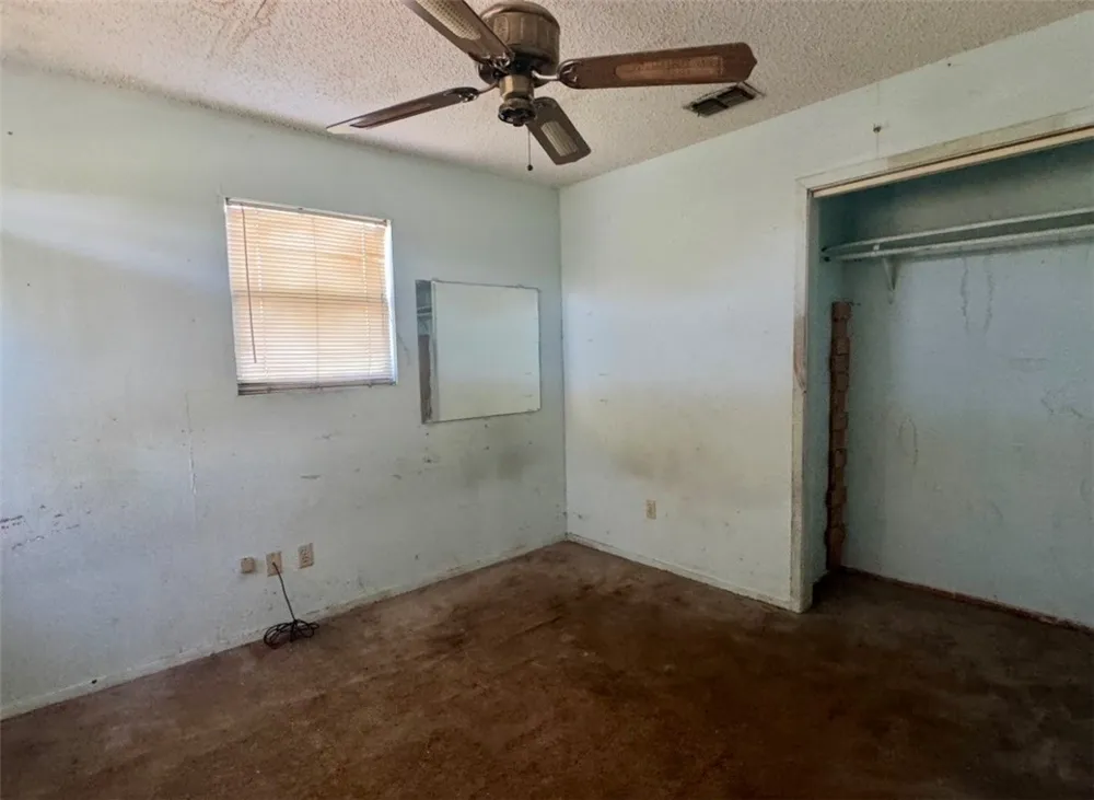 432 W Avenue D Robstown, TX 78380