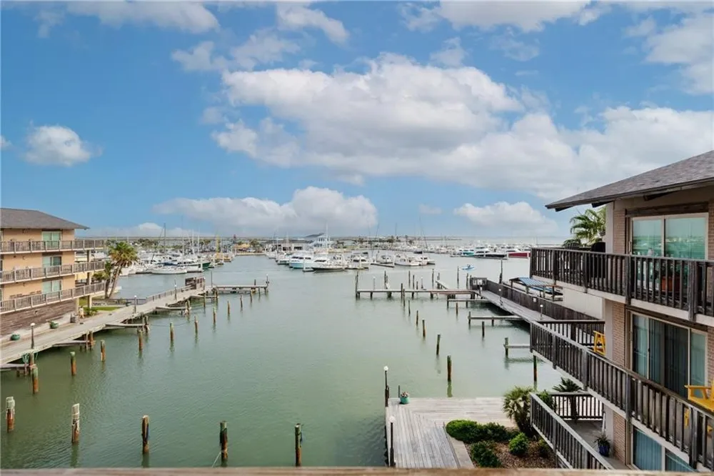 200 W Cotter Avenue Port Aransas, TX 78373