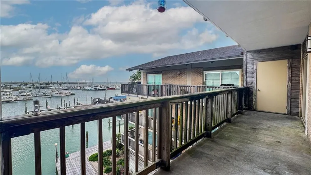 200 W Cotter Avenue Port Aransas, TX 78373