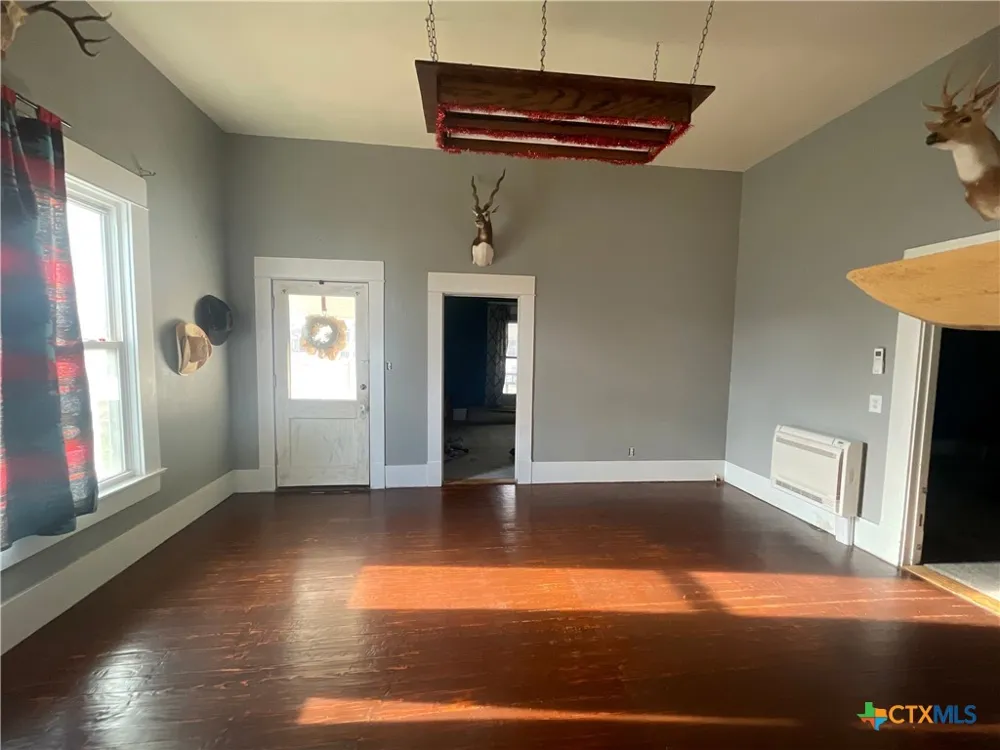 215 W Main Street Lometa, TX 76853