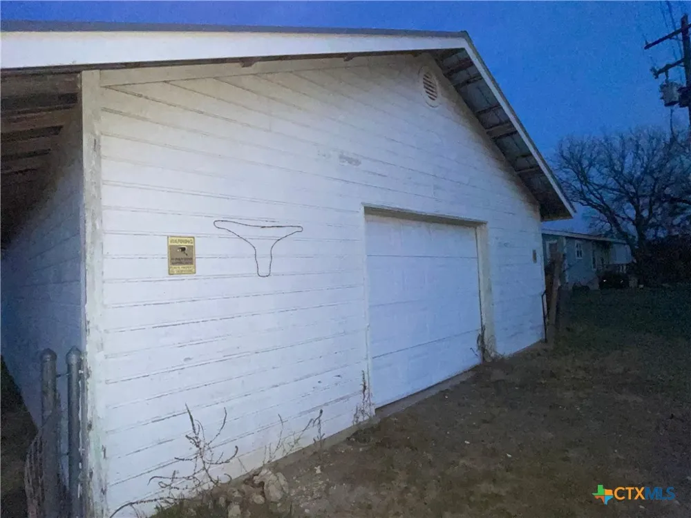 215 W Main Street Lometa, TX 76853