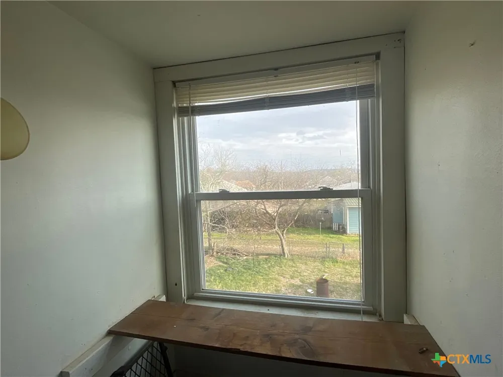 215 W Main Street Lometa, TX 76853