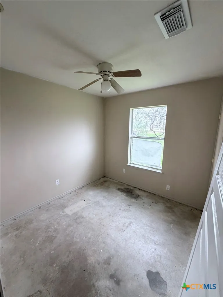 807 S Promenade Street Hallettsville, TX 77964