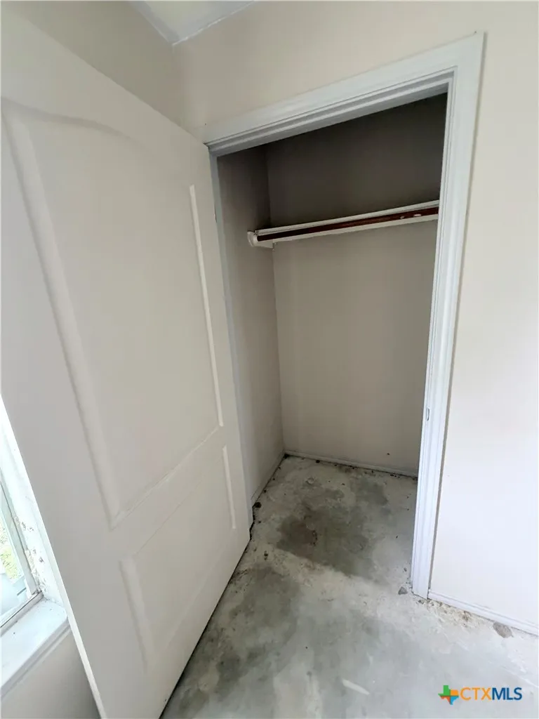 807 S Promenade Street Hallettsville, TX 77964