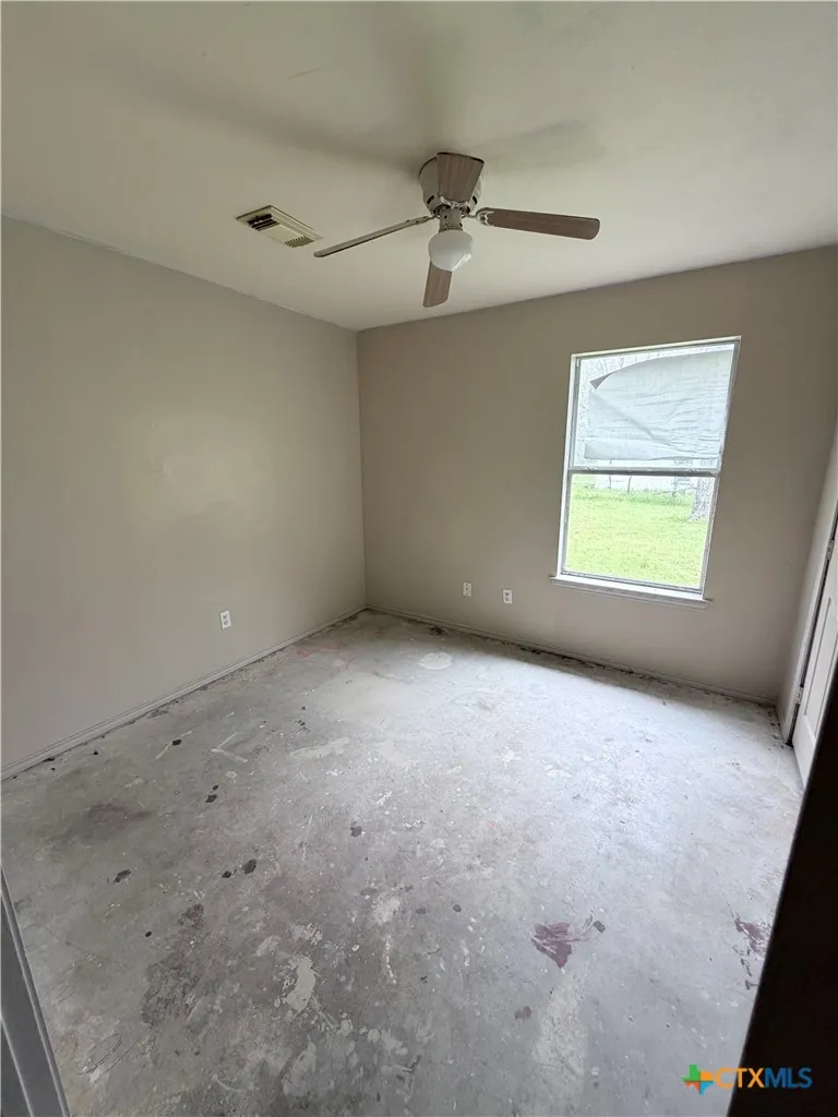 807 S Promenade Street Hallettsville, TX 77964