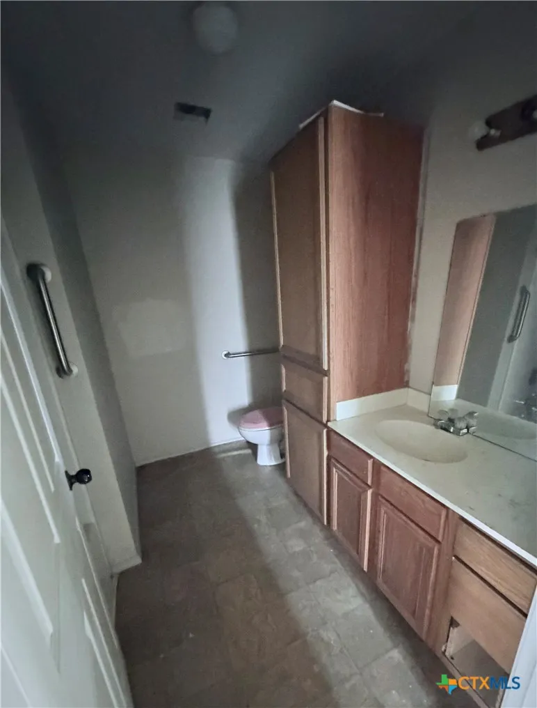 807 S Promenade Street Hallettsville, TX 77964