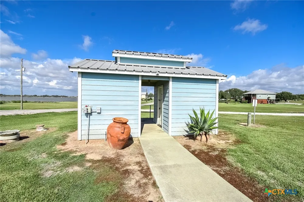 448 Stovall Drive Palacios, TX 77465