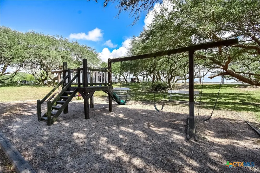 448 Stovall Drive Palacios, TX 77465