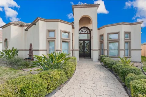 800 E Balboa Avenue