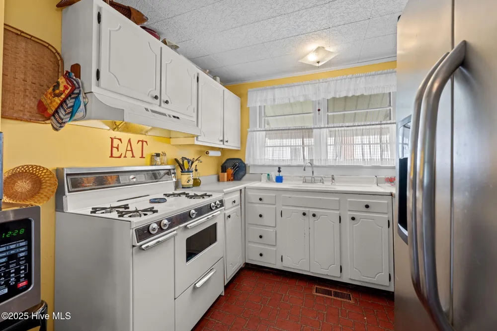 506 Broad Street Oriental, NC 28571