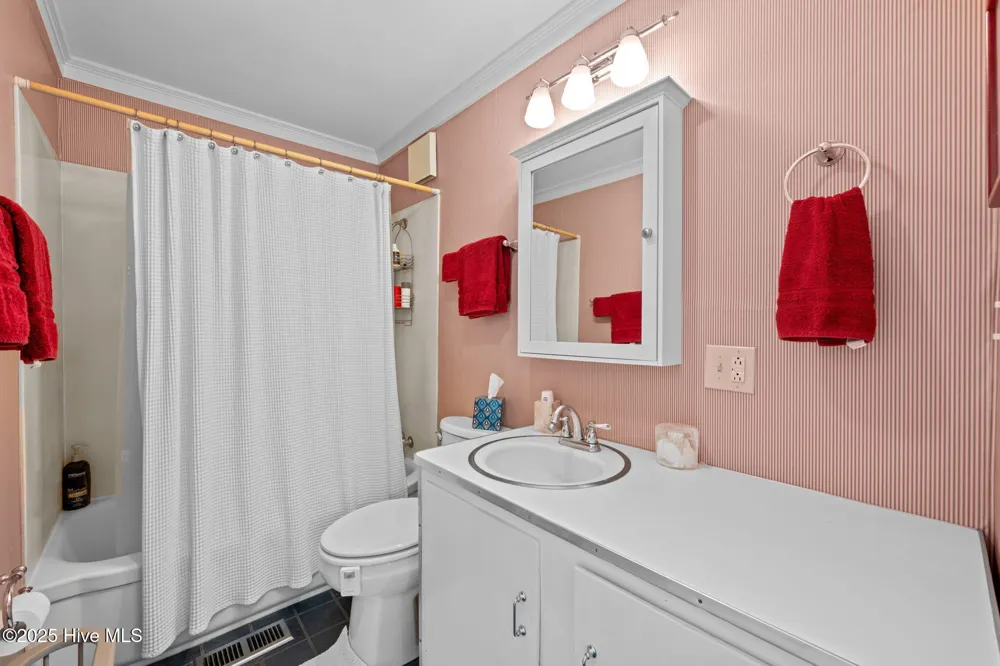 506 Broad Street Oriental, NC 28571