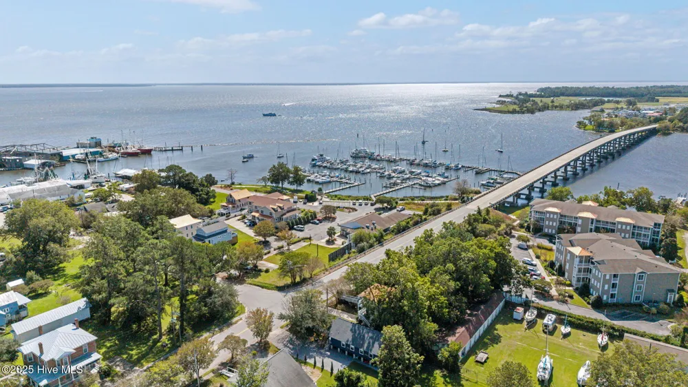 506 Broad Street Oriental, NC 28571