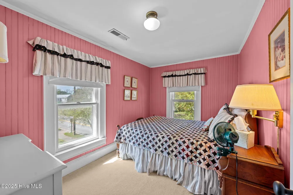 506 Broad Street Oriental, NC 28571