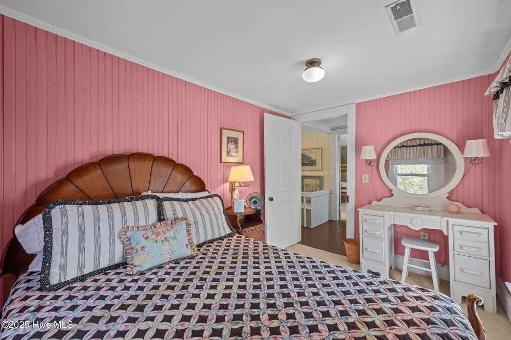 506 Broad Street Oriental, NC 28571