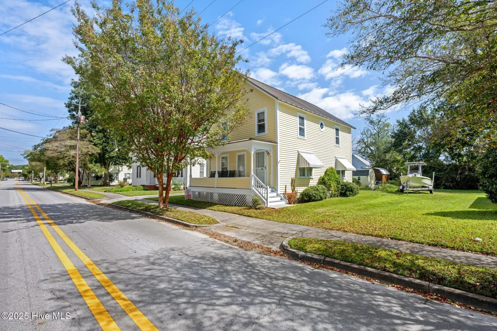 506 Broad Street Oriental, NC 28571