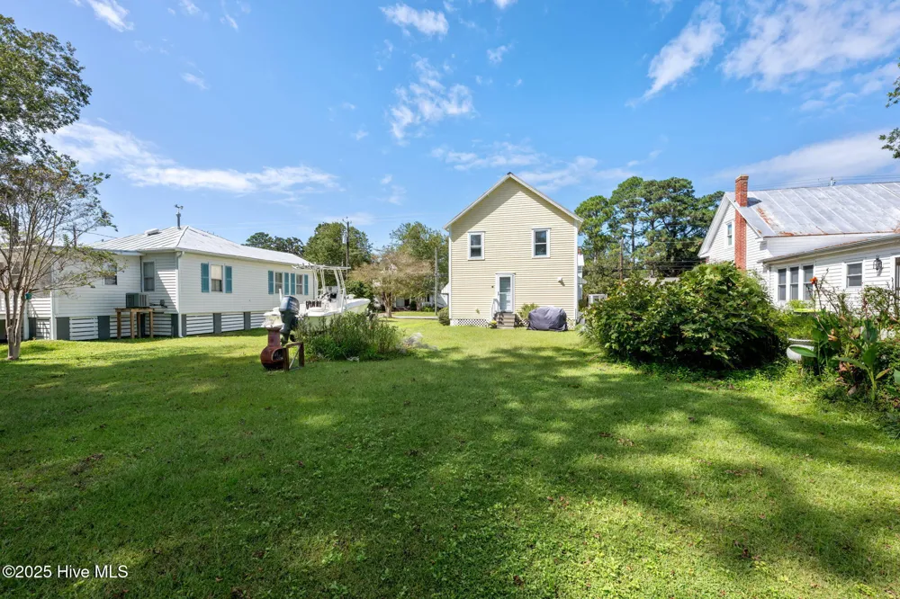 506 Broad Street Oriental, NC 28571