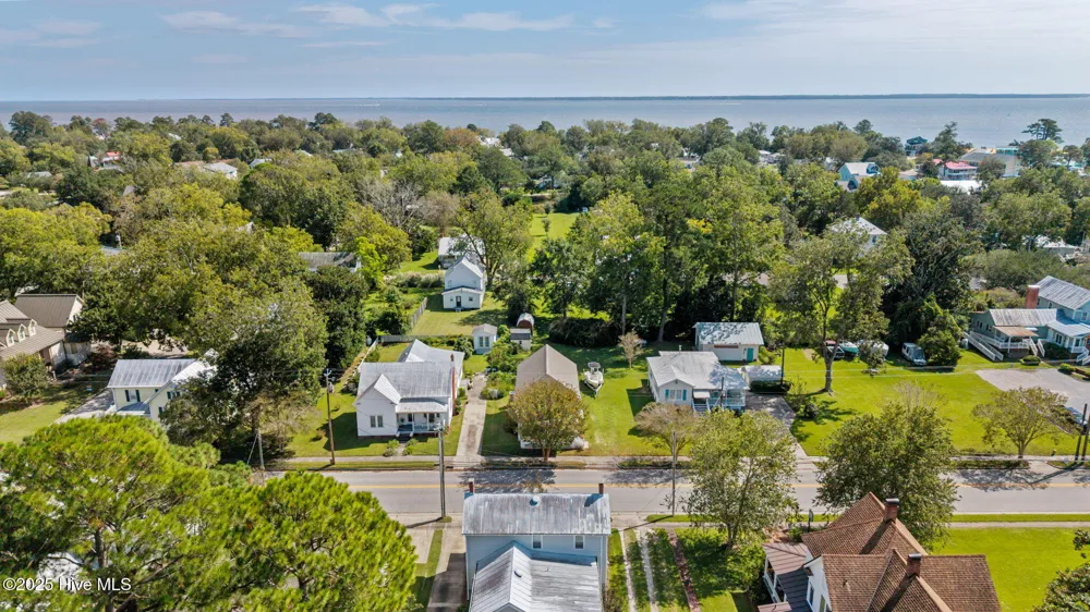 506 Broad Street Oriental, NC 28571