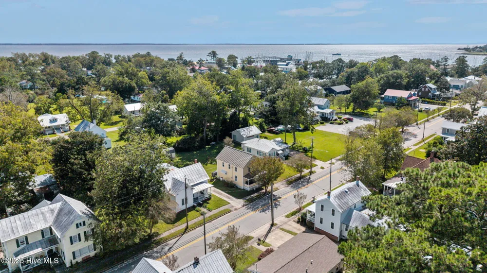 506 Broad Street Oriental, NC 28571