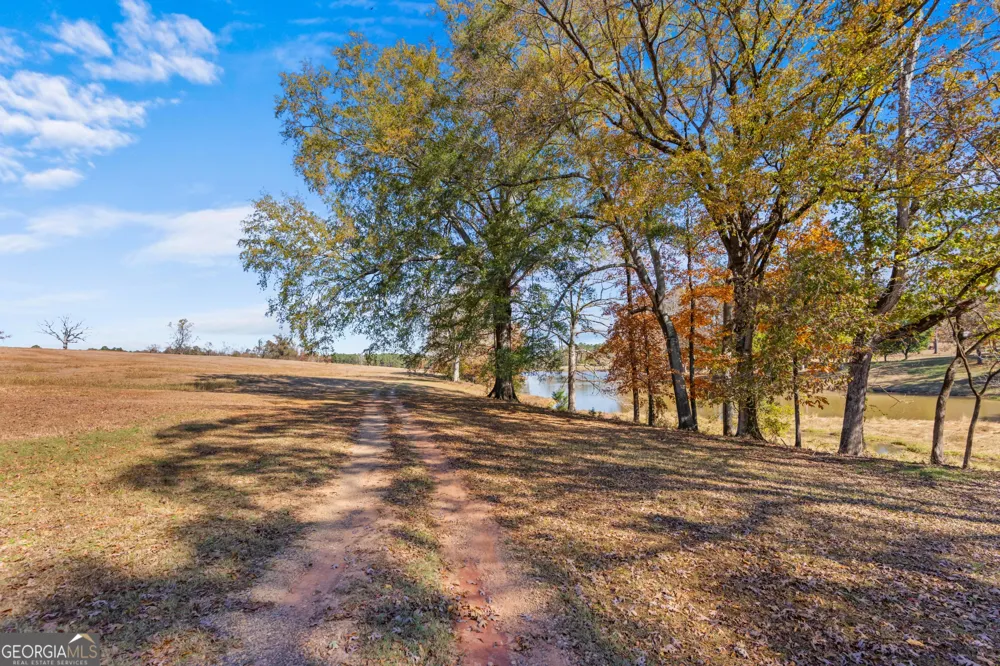 1390 Walker RD Madison, GA 30650