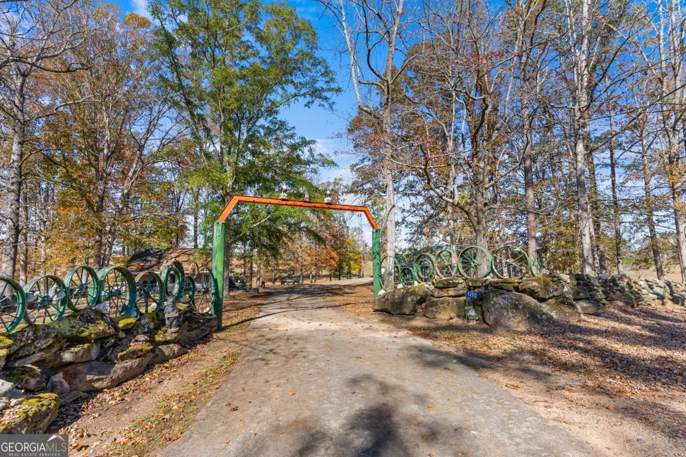 1390 Walker RD Madison, GA 30650