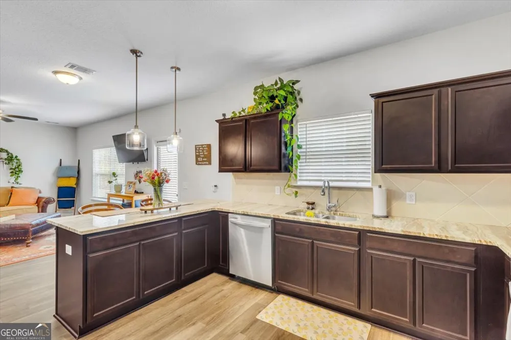 276 Brightleaf CIR Hinesville, GA 31313