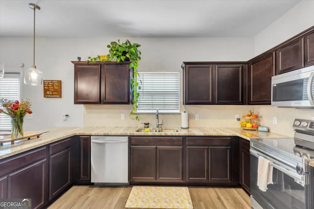 276 Brightleaf CIR Hinesville, GA 31313