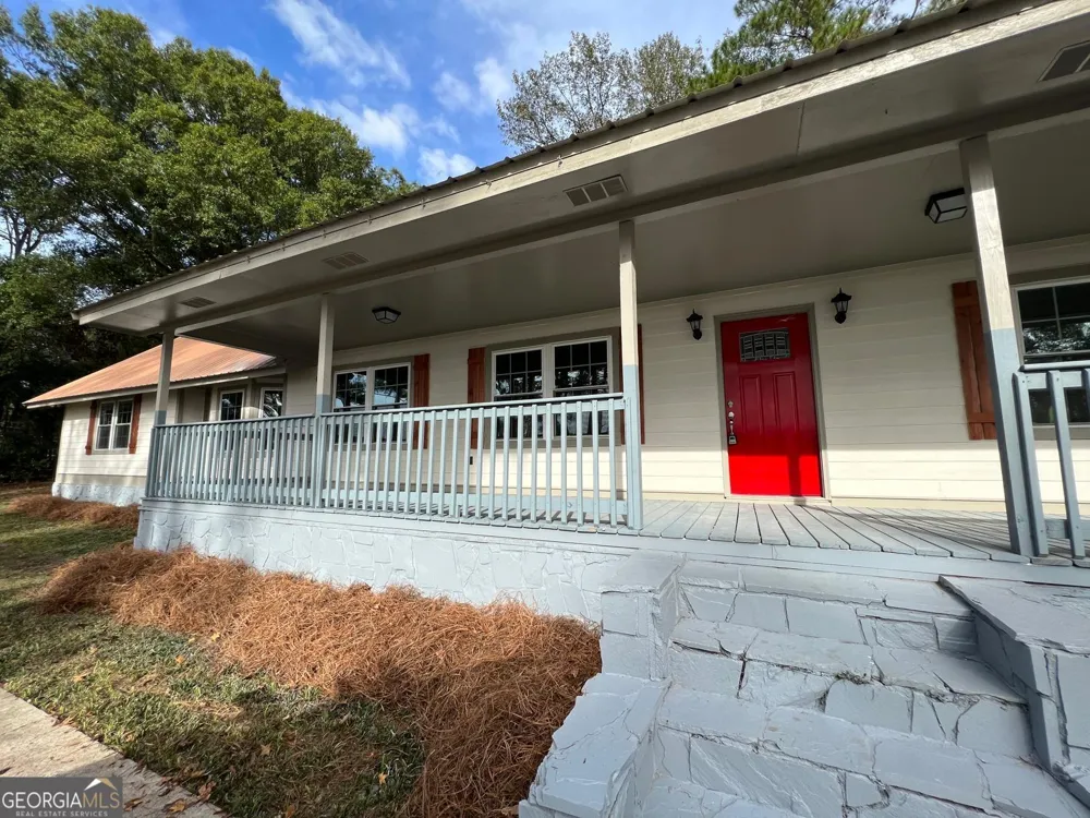 1435 E Lake DR Screven, GA 31560