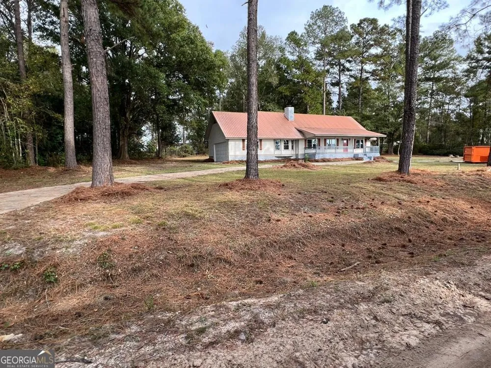1435 E Lake DR Screven, GA 31560