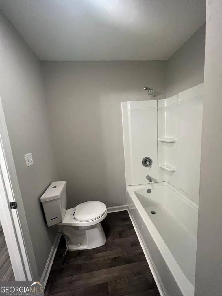 1435 E Lake DR Screven, GA 31560