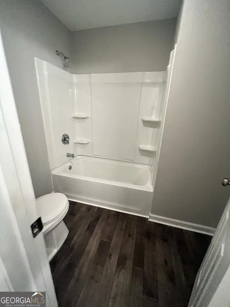 1435 E Lake DR Screven, GA 31560