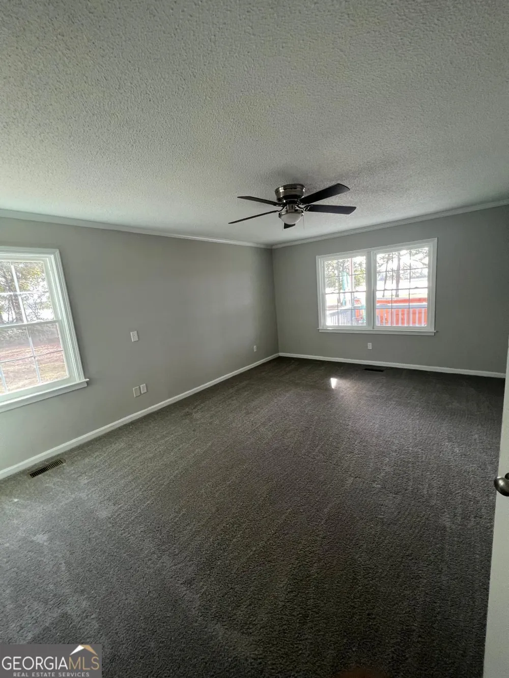 1435 E Lake DR Screven, GA 31560
