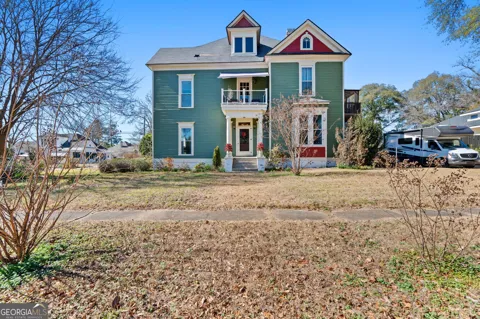 110 E Artesian AVE
