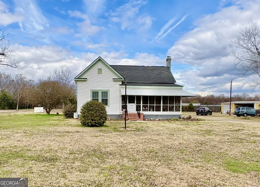 205 White RD Byron, GA 31008