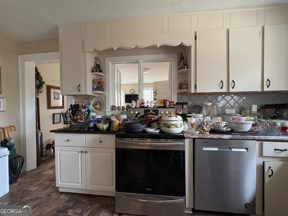 205 White RD Byron, GA 31008