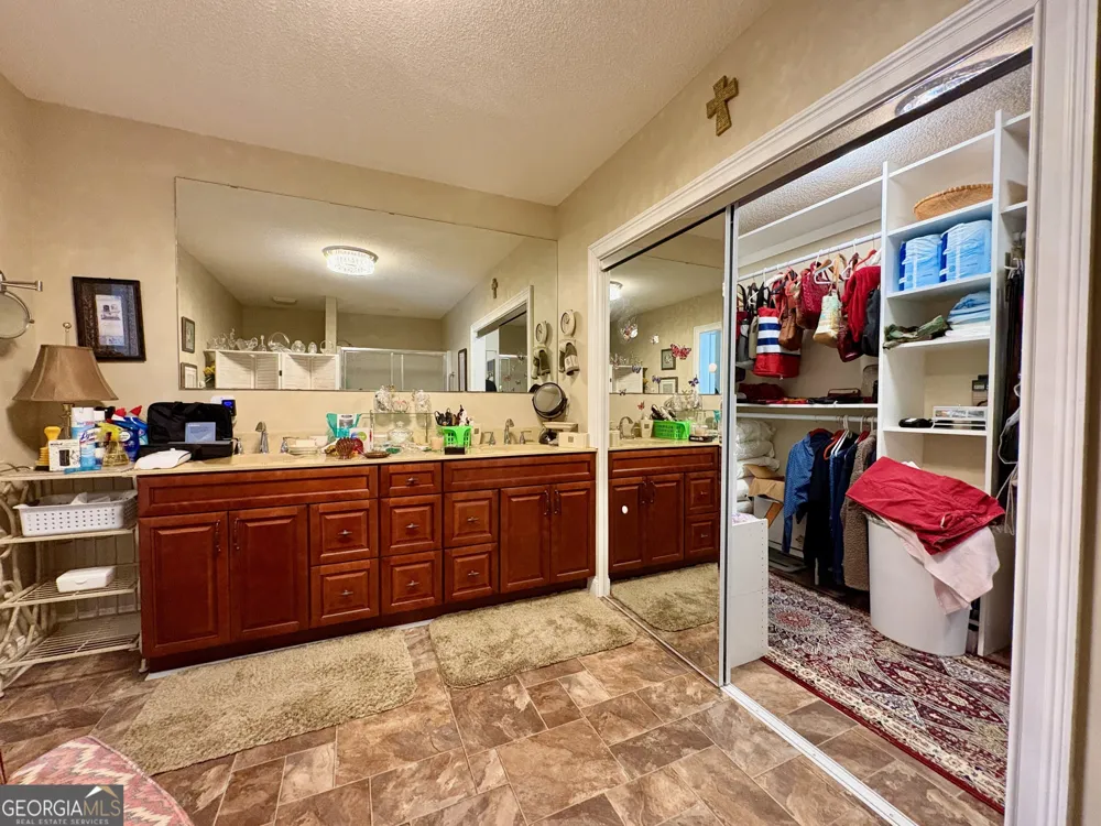 205 White RD Byron, GA 31008