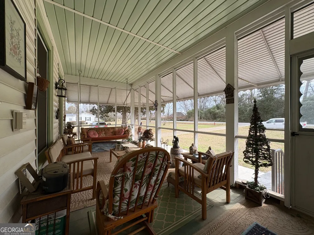 205 White RD Byron, GA 31008