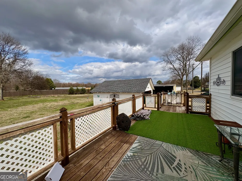 205 White RD Byron, GA 31008
