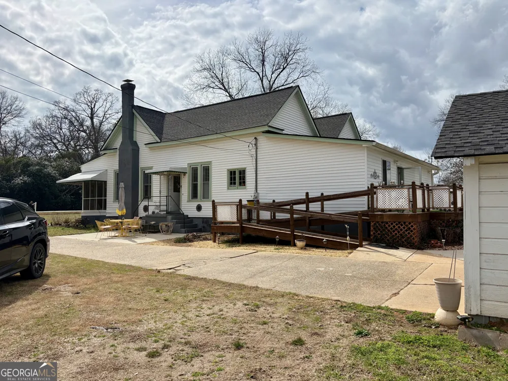 205 White RD Byron, GA 31008