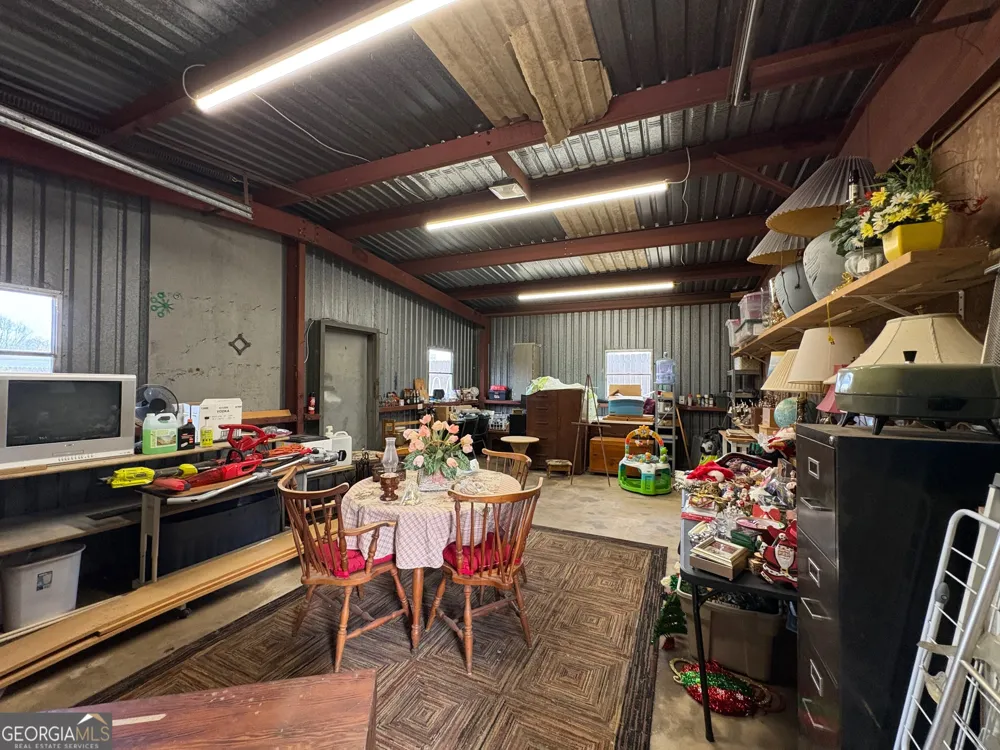 205 White RD Byron, GA 31008