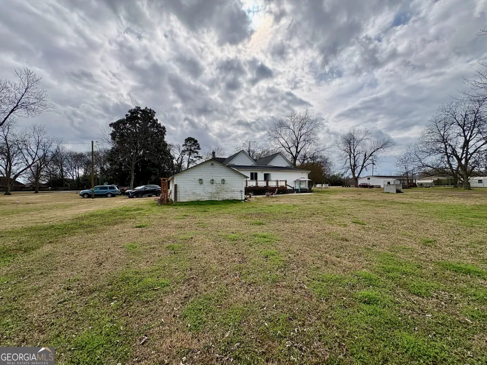 205 White RD Byron, GA 31008