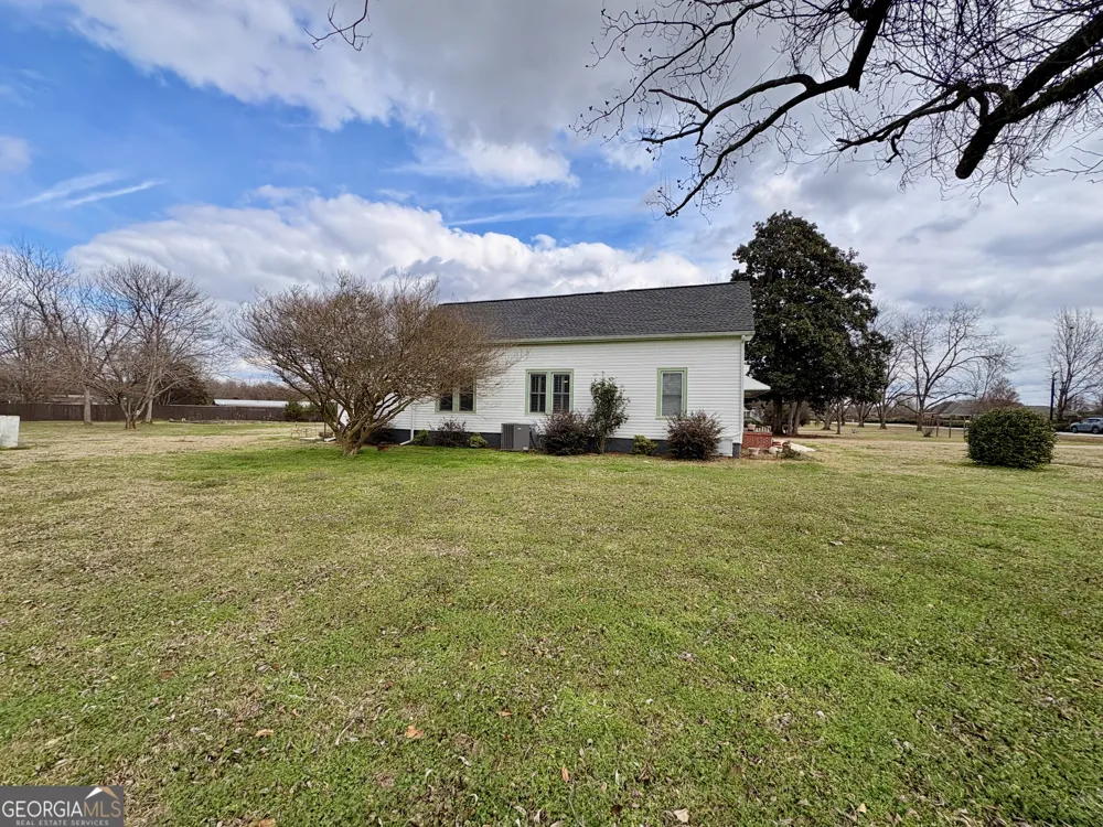 205 White RD Byron, GA 31008