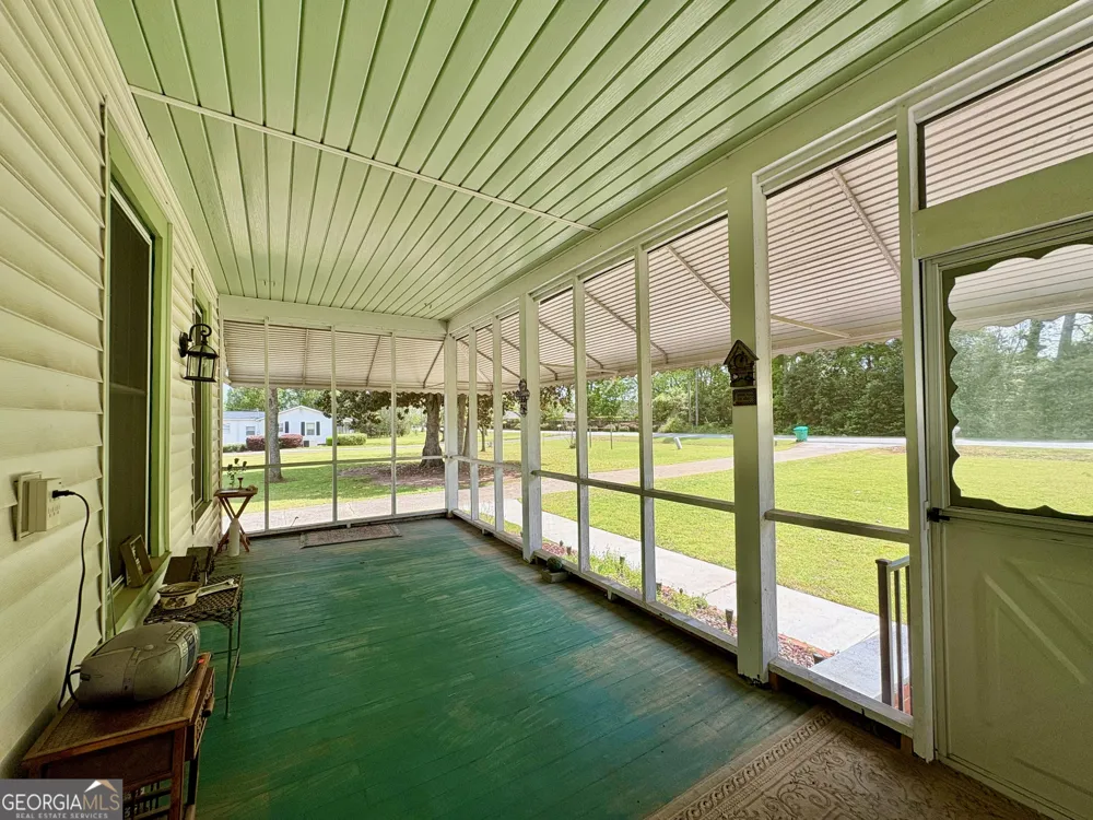 205 White RD Byron, GA 31008