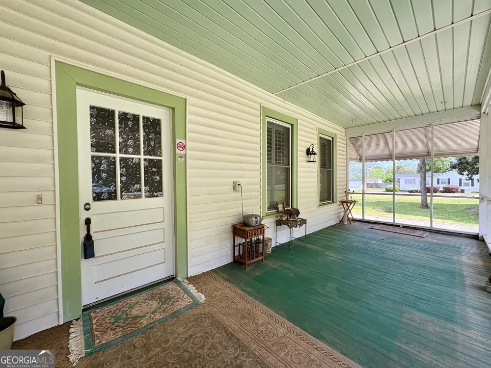 205 White RD Byron, GA 31008