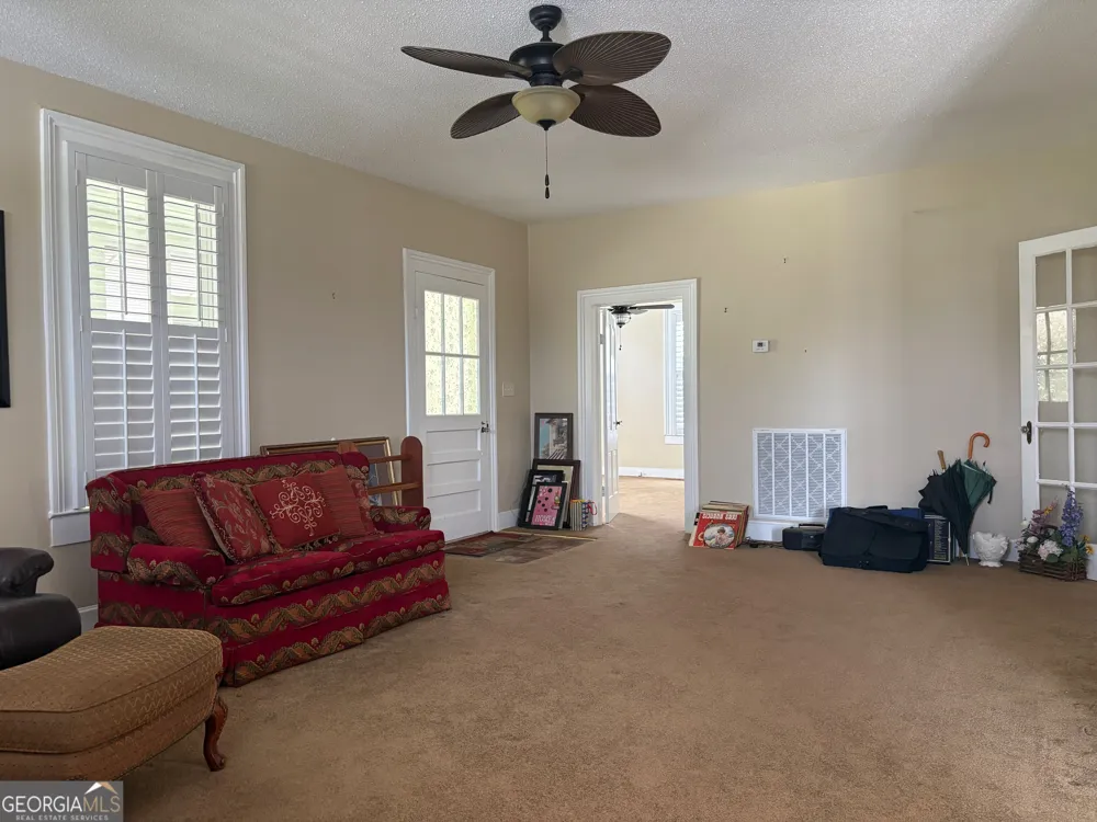 205 White RD Byron, GA 31008