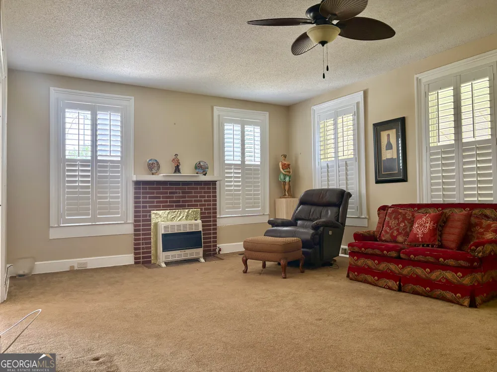 205 White RD Byron, GA 31008