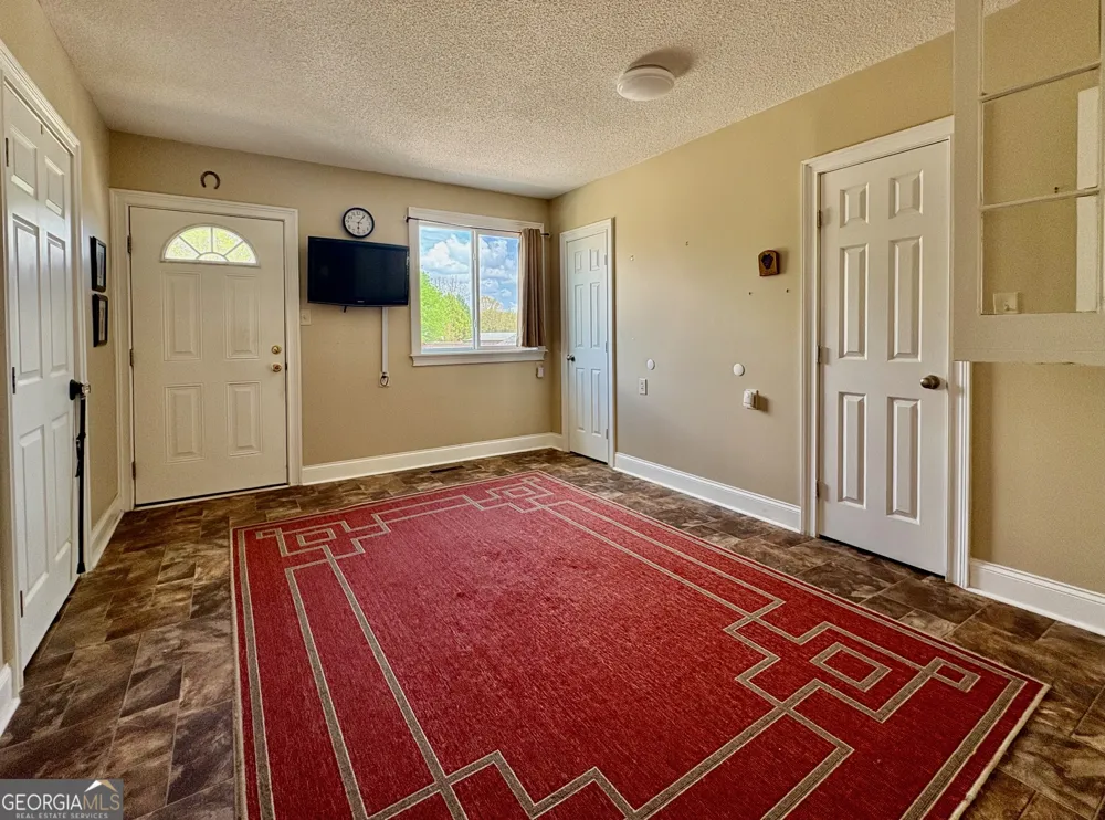 205 White RD Byron, GA 31008