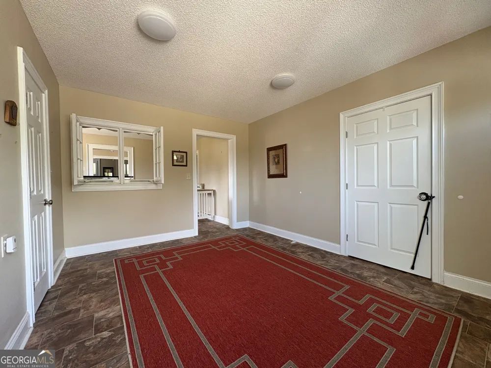 205 White RD Byron, GA 31008