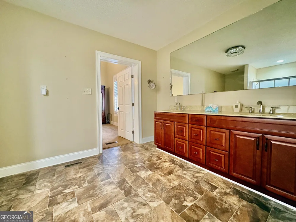 205 White RD Byron, GA 31008