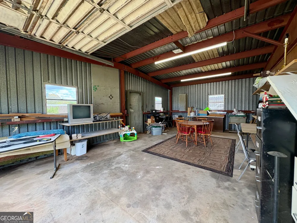 205 White RD Byron, GA 31008